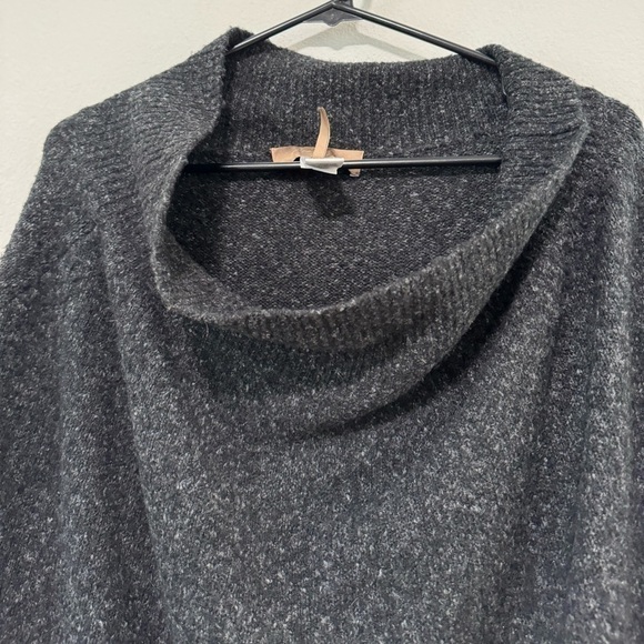 Max Azria Heather Grey Wool Blend Sleeveless Slouchy Shrug Sweater Size XS/S - Picture 3 of 14